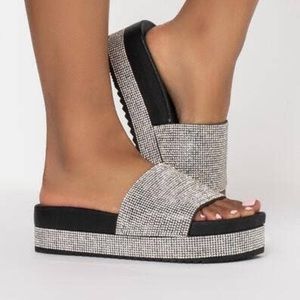 AZALEA WANG Volume Black platform slides